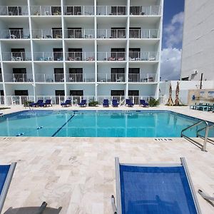 Beachside Hotel - Pool Is Open!
